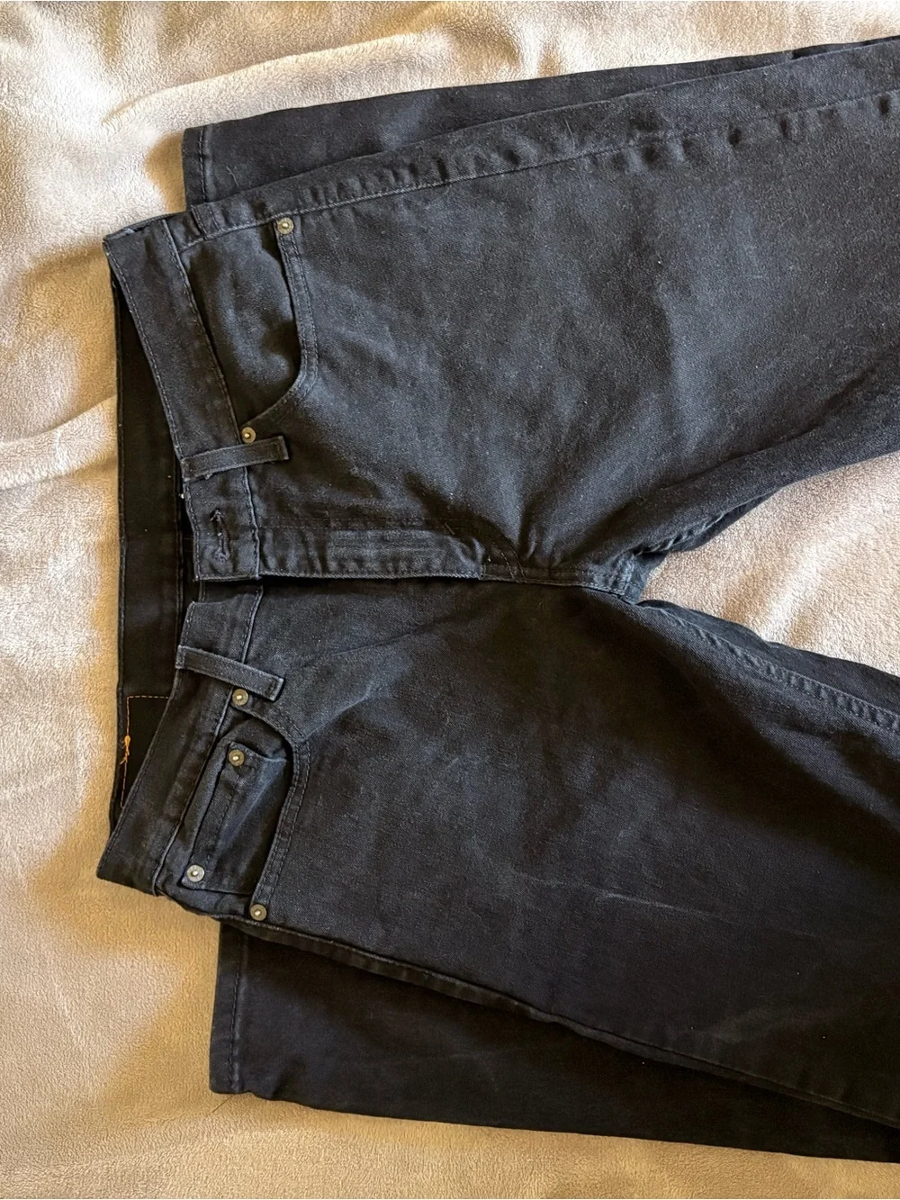 Levis slim straight